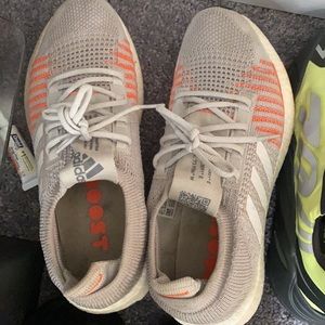 Nice pair running shoe Adidas